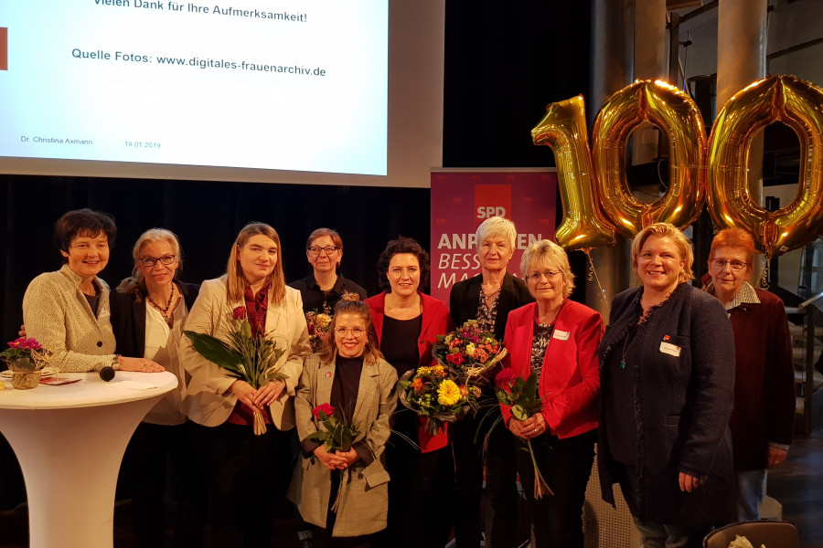 Hier ist ein Foto der Bezirksfrauen
