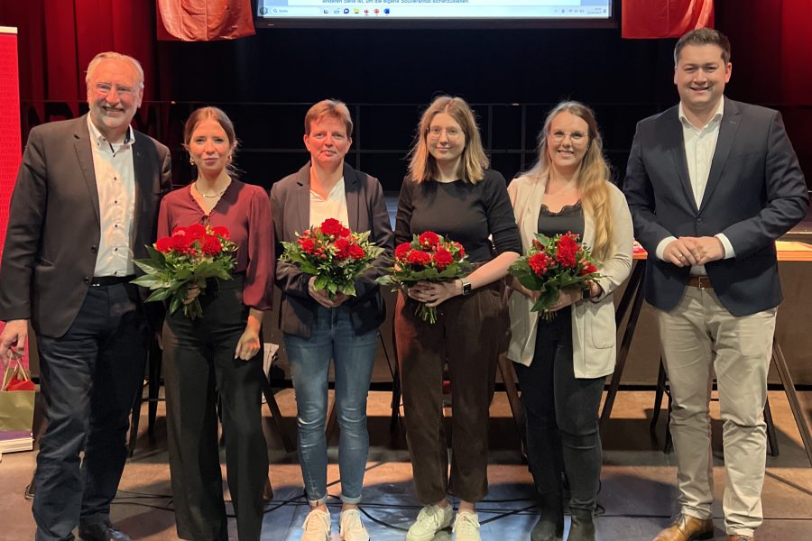 Bernd Lange, Manon Luther, Annett Eine, Jana Kurz, Stephanie Thiel und Thorsten Kornblum auf der SPD-Bezirksdelegiertenkonferenz Europa